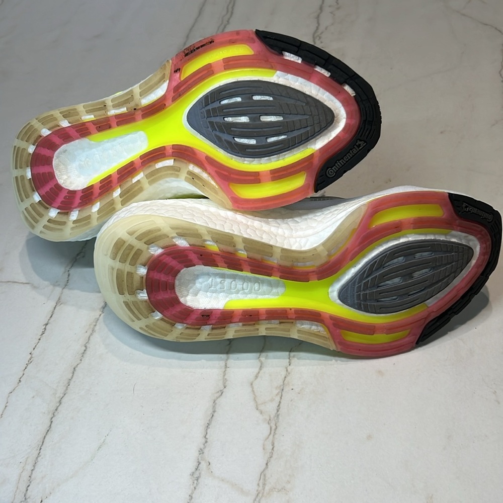 Adidas Ultraboost (Size 7.5) - Picture 7 of 8